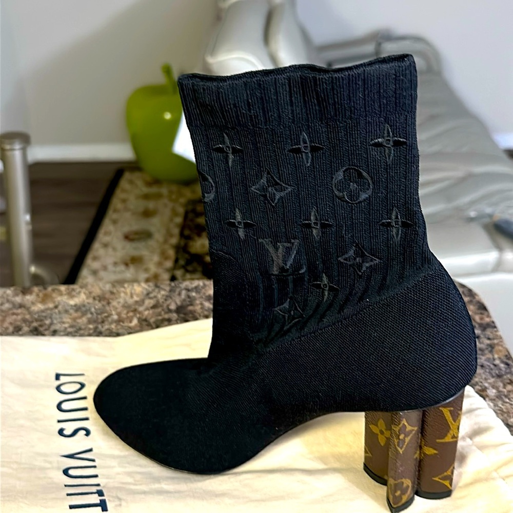 Woman Louis Vuitton silhouette ankle boots size 39